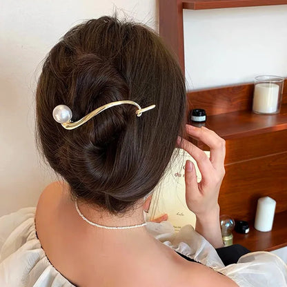 Haarspange mit Perlenbogen, stilvolles Accessoire