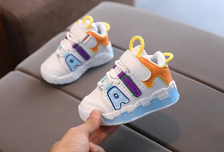 Atmungsaktive Sportschuhe für Babys