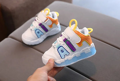 Atmungsaktive Sportschuhe für Babys