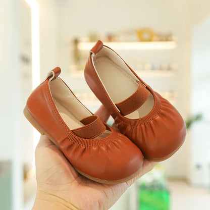 Bequeme flache Lederschuhe für Mädchen