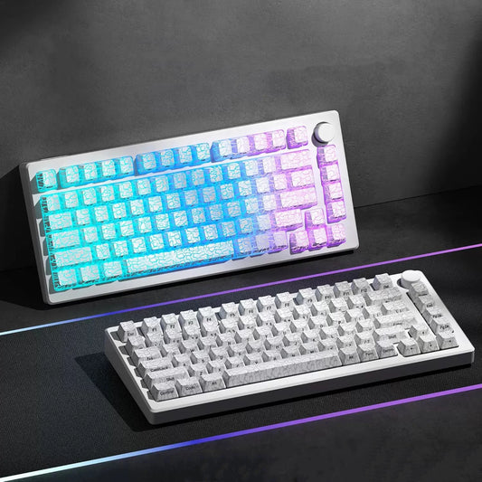 Tastenkappen mit eingraviertem englischen Schriftzug auf der Seite