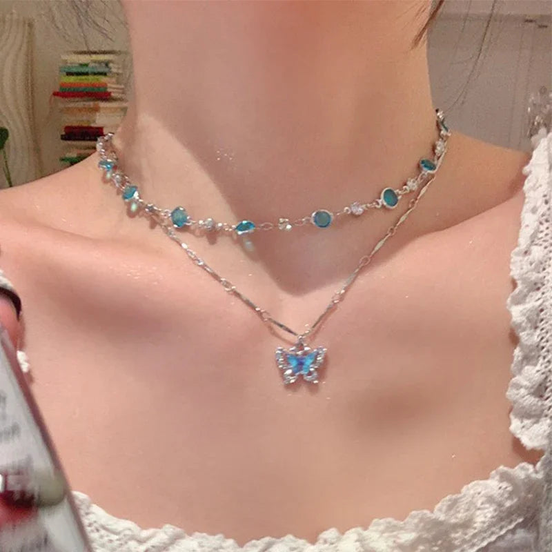 Collier pendentif papillon en cristal bleu romantique 