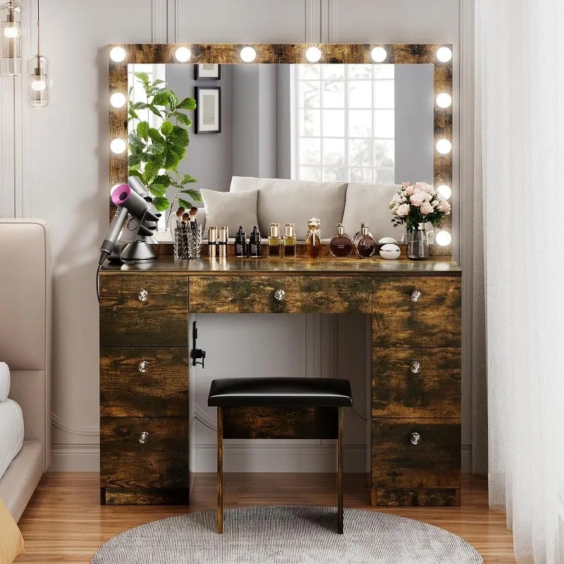 White Painted Vanity Table for Bedroom