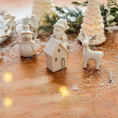 Schneehaus-Anhänger aus Keramik mit bezaubernder Weihnachtsbaumdekoration
