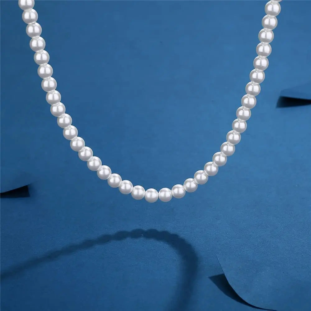 Collier ras du cou en chaîne de perles blanches