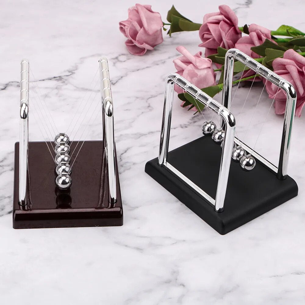 Newton's Cradle Desk Decor