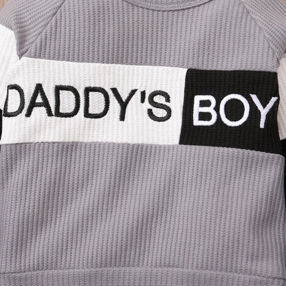 Gemütliche gestrickte Waffel-Buchstaben-Babykleidung für Jungen