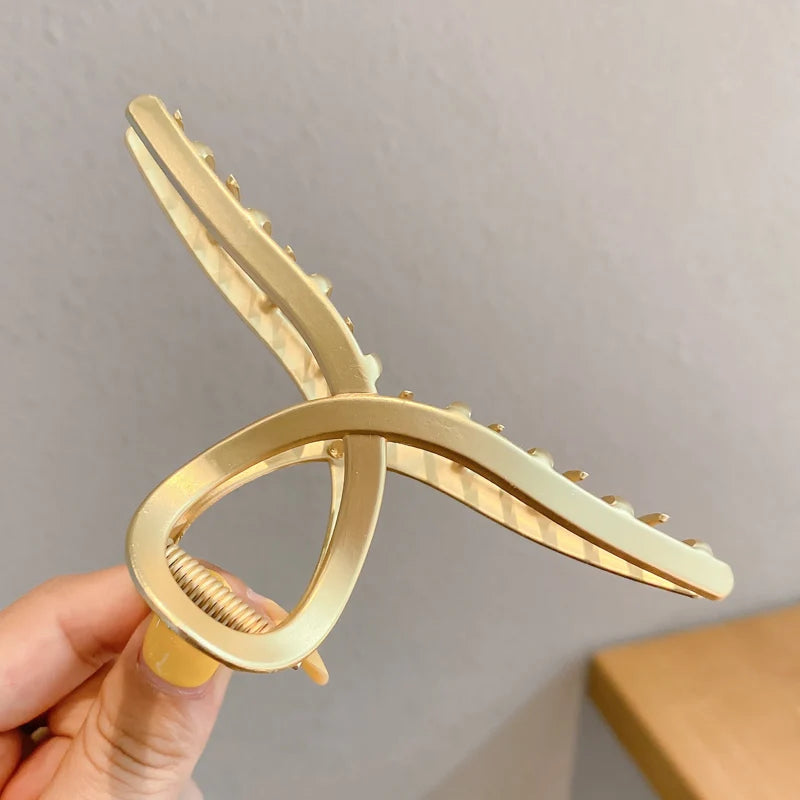 Pince à cheveux dorée : Rétro Chic