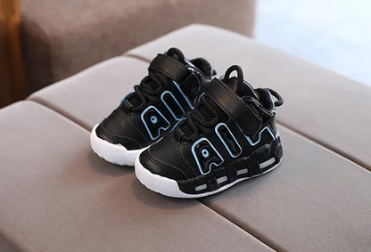 Atmungsaktive Sportschuhe für Babys