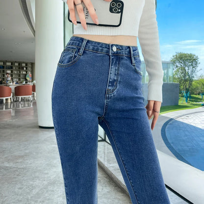 Röhrenjeans mit hoher Taille: Vintage-Stil für Damen