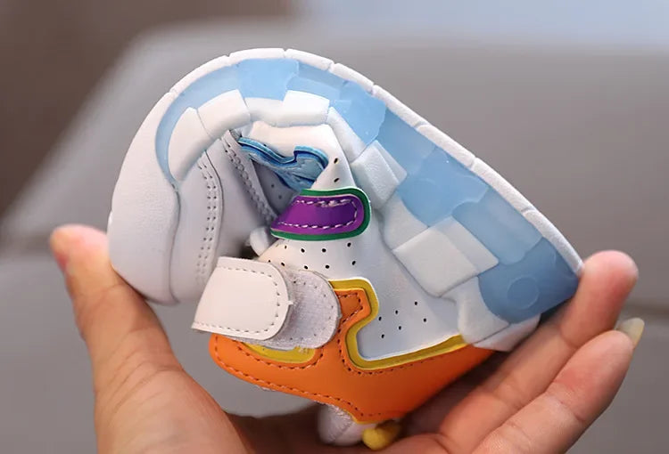 Atmungsaktive Sportschuhe für Babys