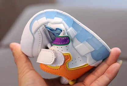 Atmungsaktive Sportschuhe für Babys