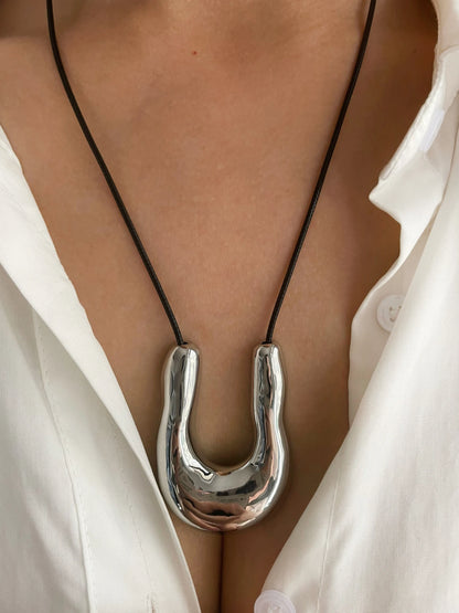 Women U-Shape Horseshoe Pendant Necklace