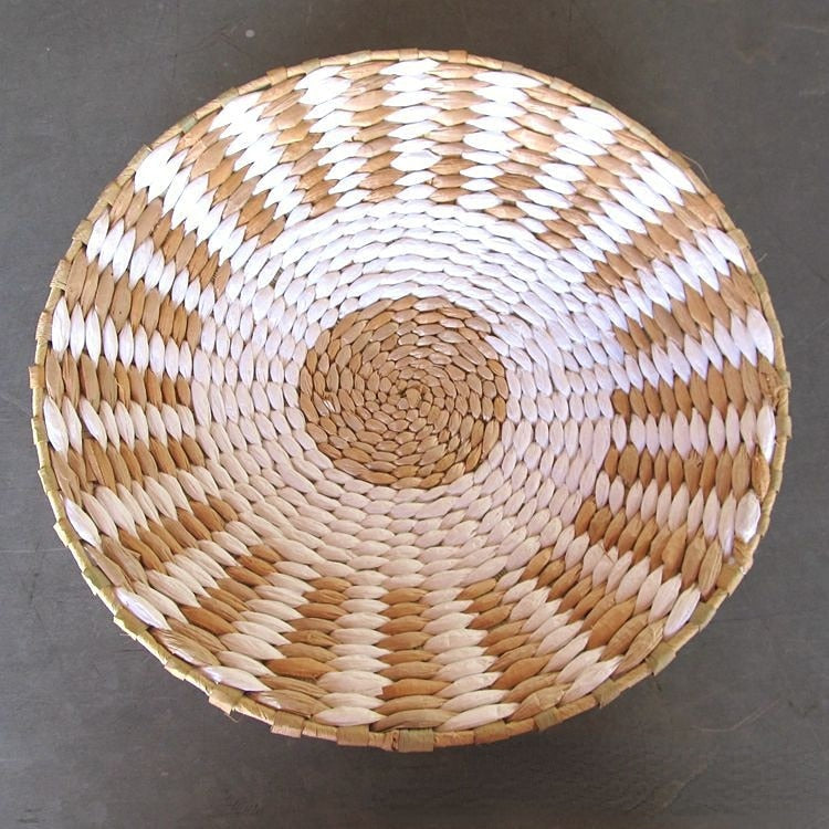 Elegant Rattan Grass Weaving Straw Plate for Stylish Home Decor