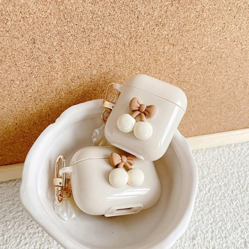 Étui pour AirPods Beige Bear &amp; Cherry - Porte-clés