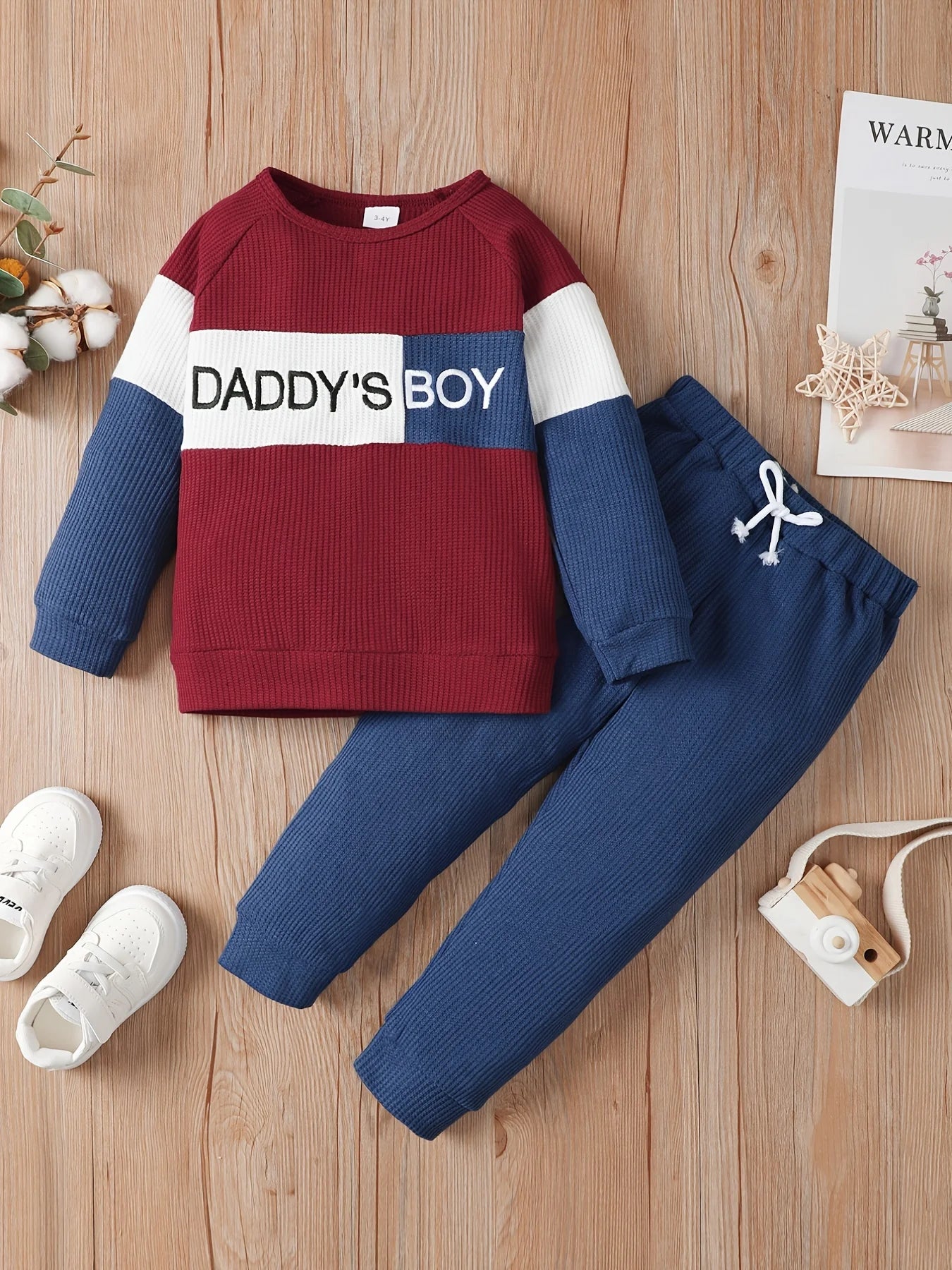 Gemütliche gestrickte Waffel-Buchstaben-Babykleidung für Jungen