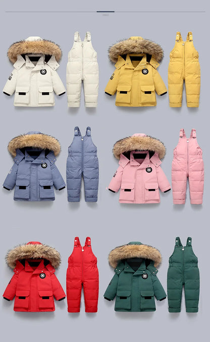 Winter-Set aus Daunenjacke und Schneeanzug für Jungen und Mädchen
