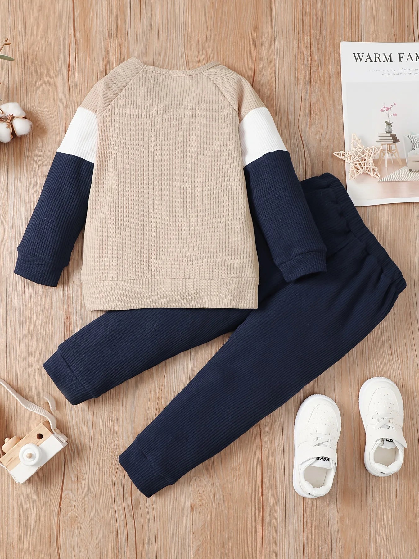 Gemütliche gestrickte Waffel-Buchstaben-Babykleidung für Jungen