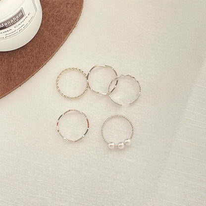 Schlichtes Ringset mit Wellenmuster für Damen