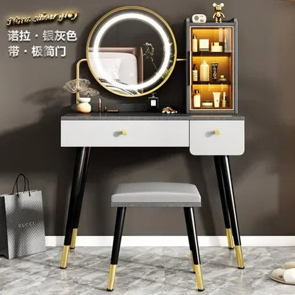 Nordischer Schminktisch fürs Schlafzimmer mit Dimmspiegel