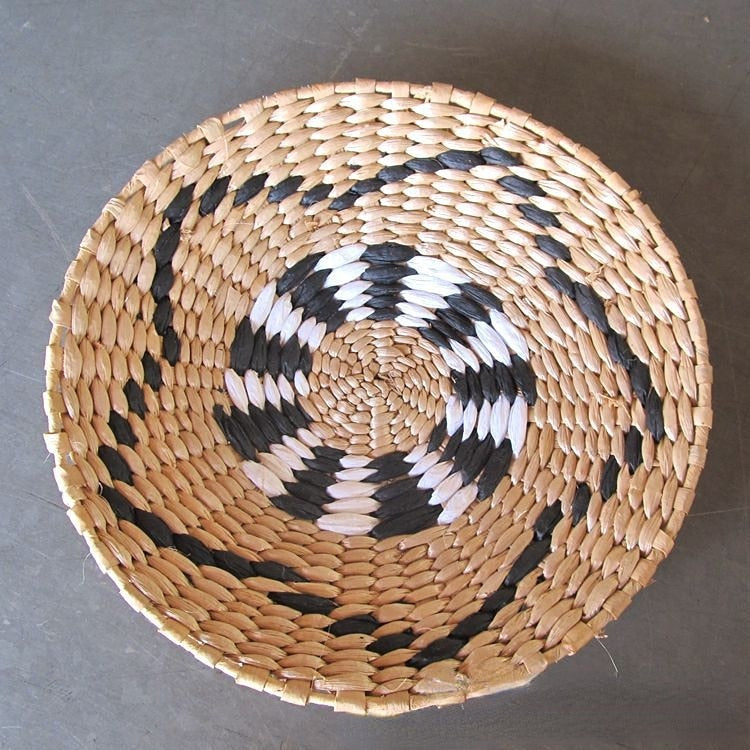 Elegant Rattan Grass Weaving Straw Plate for Stylish Home Decor