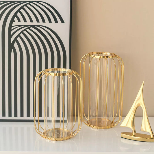 Moderne nordische goldene Glasvase als Heimdekoration