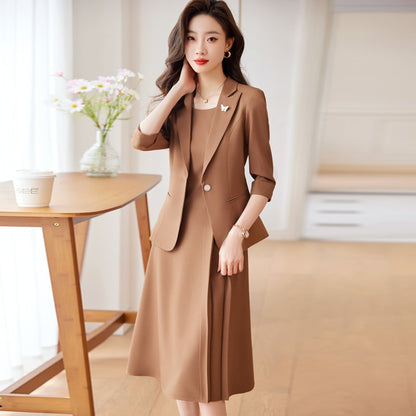 Chic Minimalist Women's Suit - Perfect Workplace Elegance