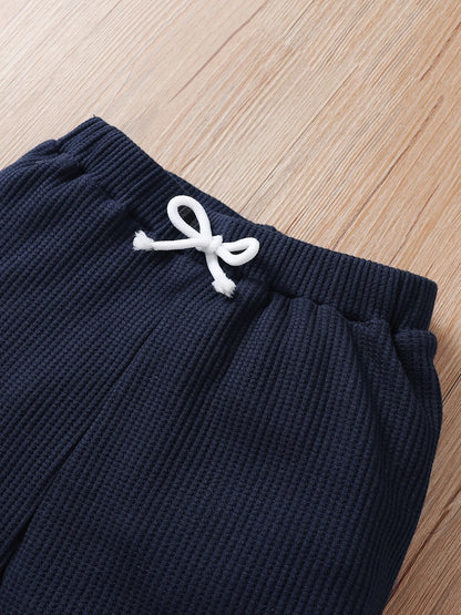 Gemütliche gestrickte Waffel-Buchstaben-Babykleidung für Jungen