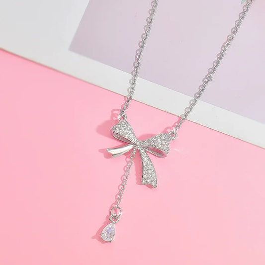 Collier avec nœud à pampilles en argent"