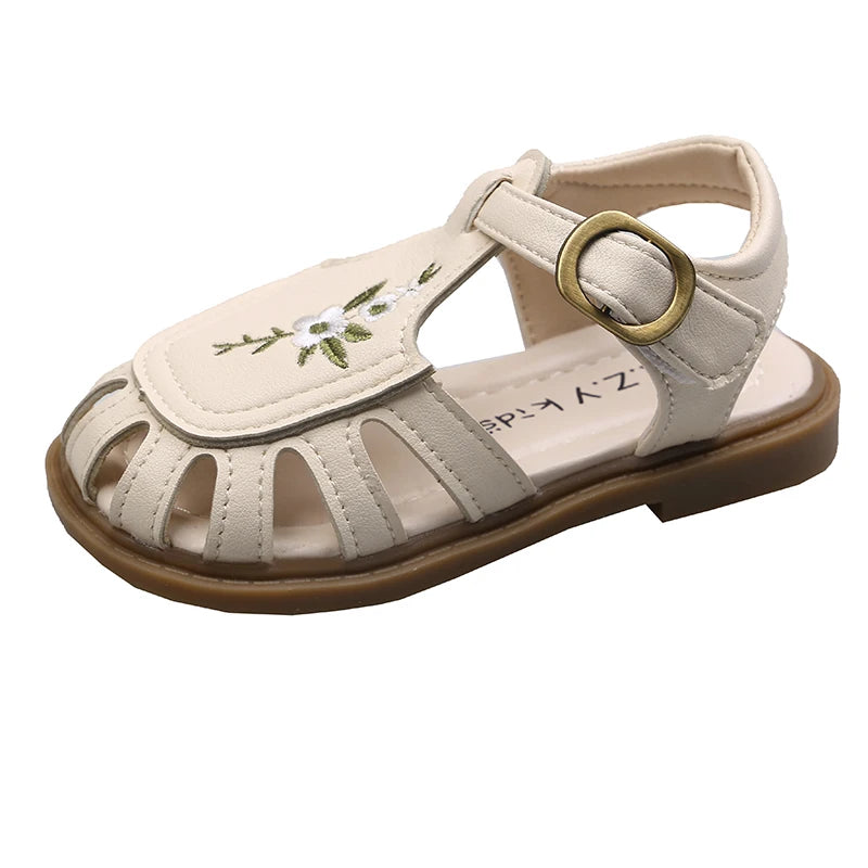 Sandalen für Babys im französischen Stil