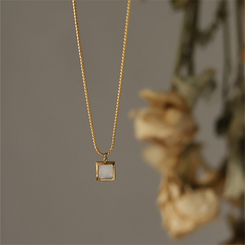 Collier avec pendentif en forme de coquille carrée brillante, plaqué or 18 carats, en acier inoxydable, tendance, bijoux de fête Hip Hop pour femmes