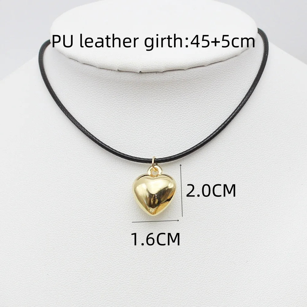 Collier avec pendentif en forme de grand cœur style punk gothique en velours noir