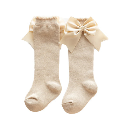 Overknee-Strümpfe aus Seide mit Schleife und Strapsen