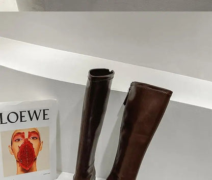 Kniehohe Damen-Winterstiefel aus weichem Leder mit hohem Absatz