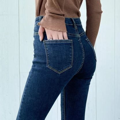 Röhrenjeans mit hoher Taille: Vintage-Stil für Damen