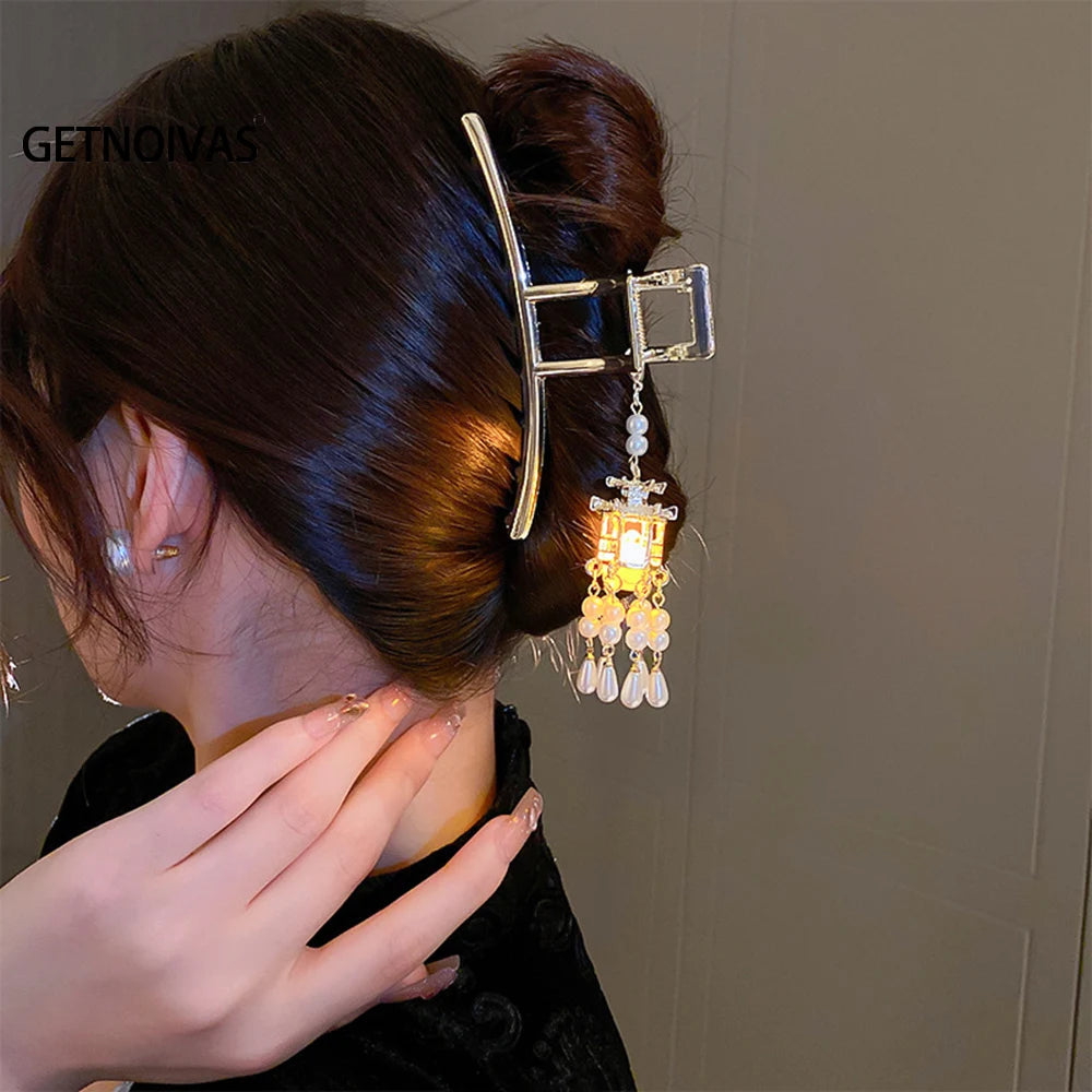 Pearl Fringe Lantern Hairpin