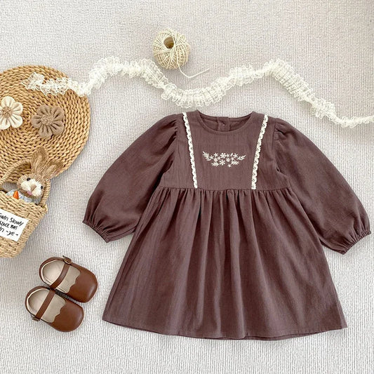 Süßes Mädchen-Langarmshirt aus Samt mit weißer Spitze