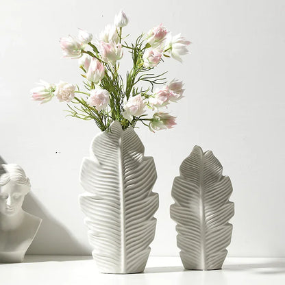 Weiße nordische Blumenvase aus Keramik