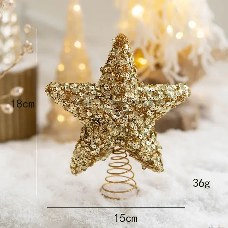 Goldene/silbrige glitzernde Sterne als Weihnachtsbaumdekoration