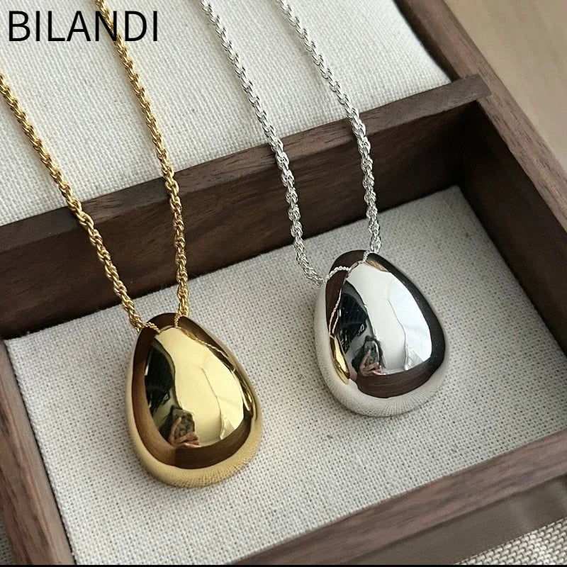 Metal Teardrop Pendant Necklace