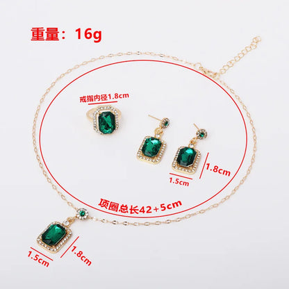 Dreiteiliges Schmuckset „Temperament“: Ohrringe, Anhänger, Halskette und Ring