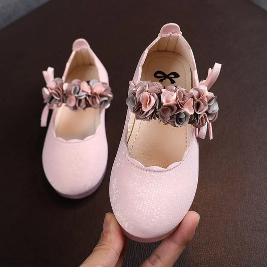 Flache Kinder-Schuhe aus Spitze mit großen Blumen und Prinzessinnen-Schuhen