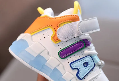 Atmungsaktive Sportschuhe für Babys