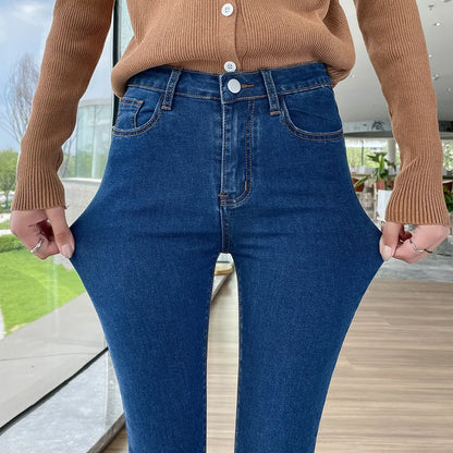 Röhrenjeans mit hoher Taille: Vintage-Stil für Damen