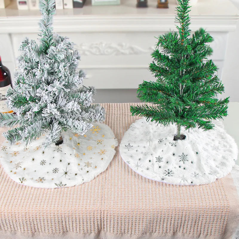 Plush Tree Skirt with Sequin Snowflakes for Festive Decor