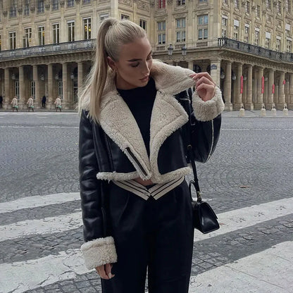 Damenjacke mit Reverskragen und langen Ärmeln und Reißverschluss vorne