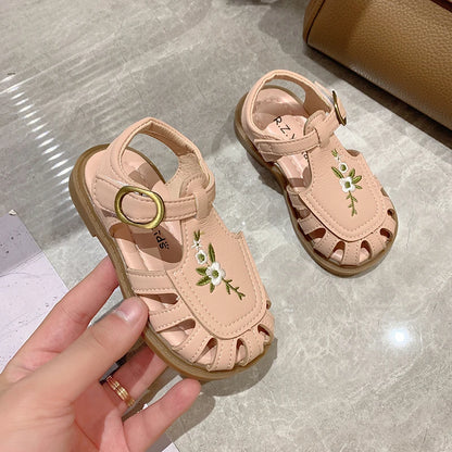 Sandalen für Babys im französischen Stil