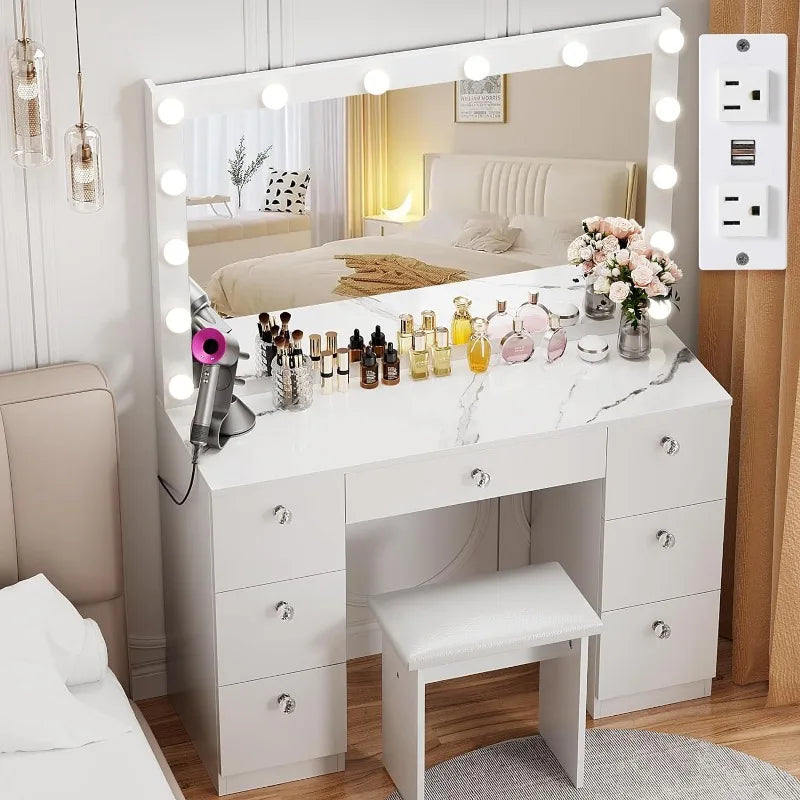 White Painted Vanity Table for Bedroom