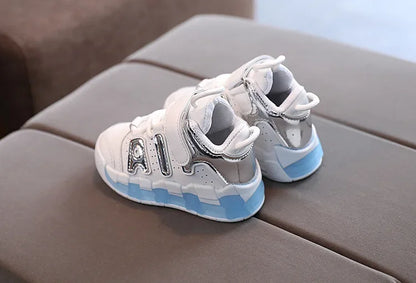 Atmungsaktive Sportschuhe für Babys