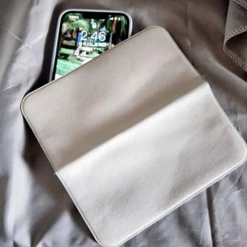 Versatile Cleaning Cloth for Apple Devices and Screens